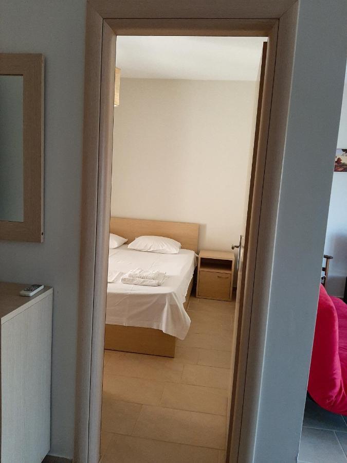 Canal Luxury Apartments Nea Poteidaia Eksteriør billede