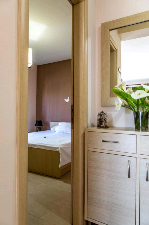 Canal Luxury Apartments Nea Poteidaia Eksteriør billede